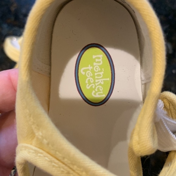 𝅺monkey toes girl’s shoes!! - Picture 3 of 4